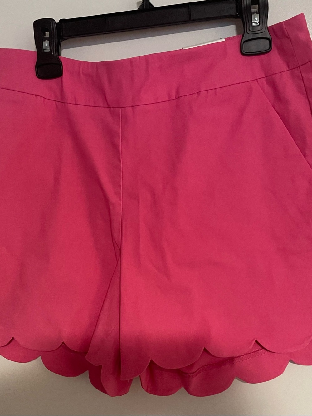 New with tags - Crown  & ivy Hot Pink Scallop Hem Shorts